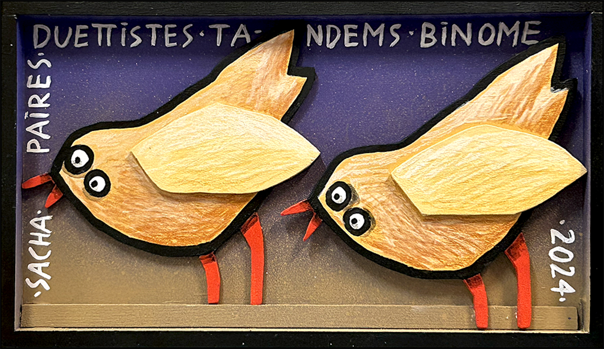 Composition figurative en bois découpé représentant deux oiseaux stylisés côte à côte sur fond sombre avec inscriptions, série Boîtes