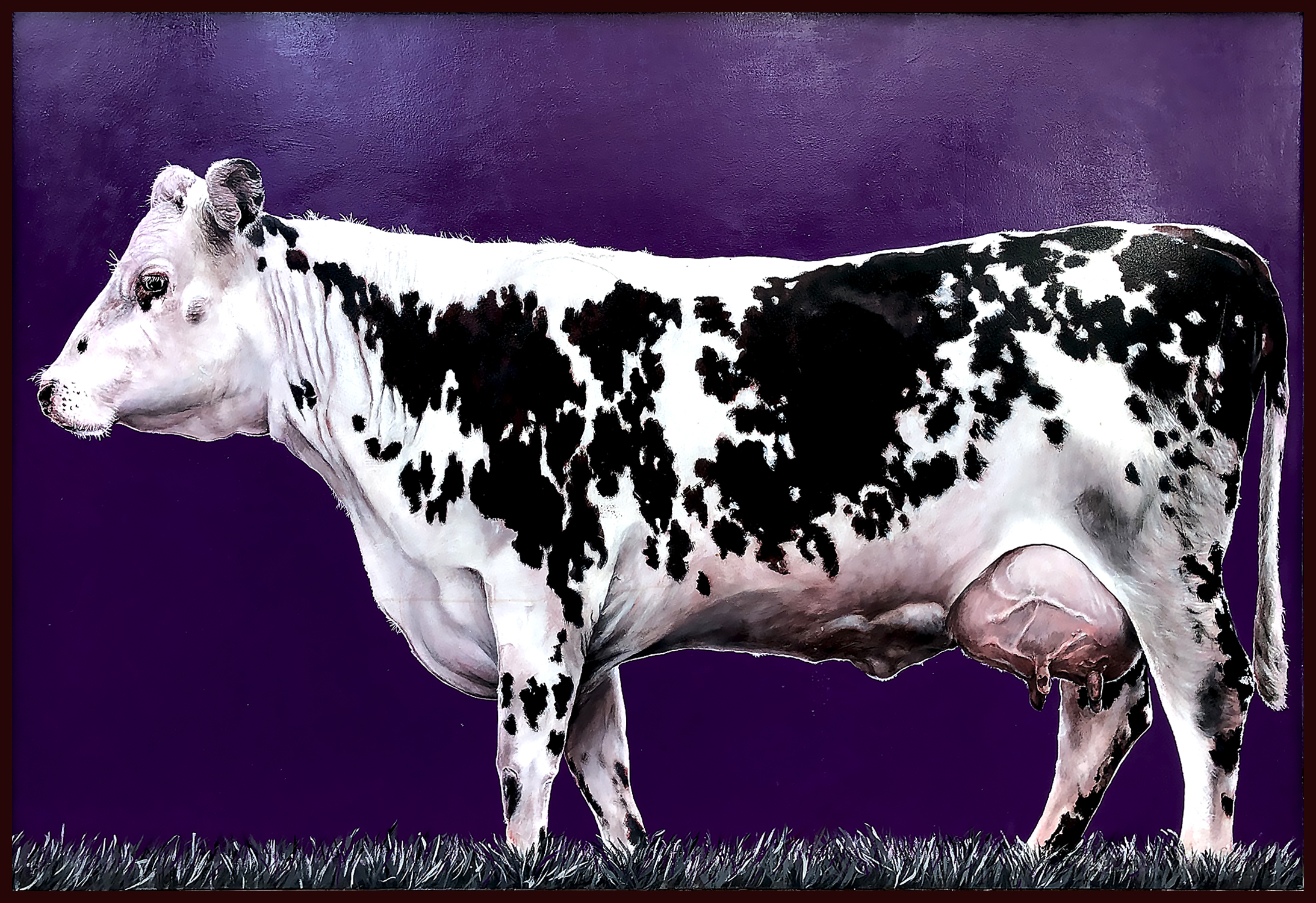 Peinture réaliste d’une vache noire et blanche sur fond violet uni, acrylique sur bois, série Vache icône