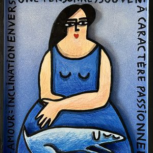Composition figurative en bois découpé représentant une femme en robe bleue tenant un chien allongé, sur fond bleu avec inscriptions, série Boîtes