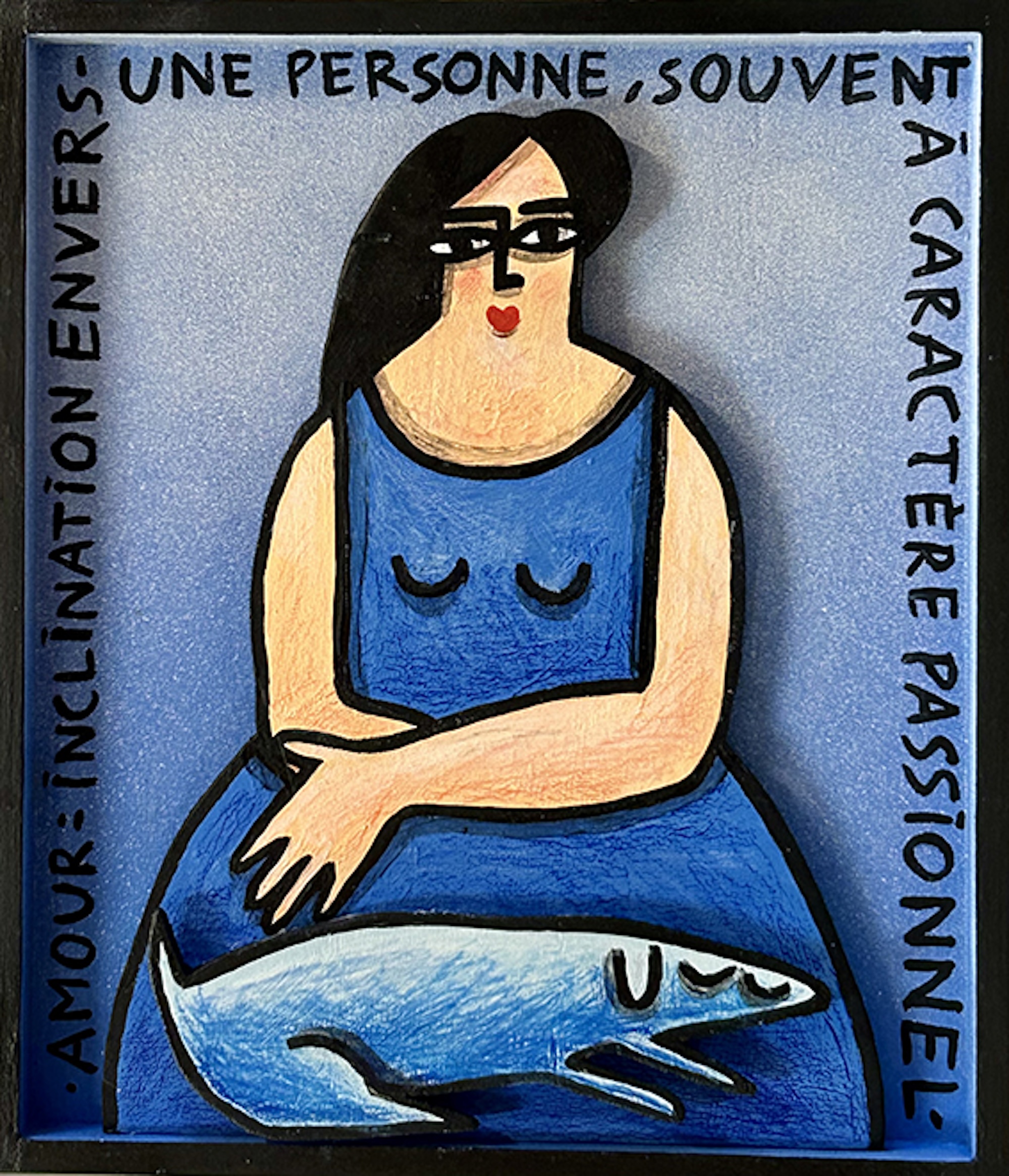 Composition figurative en bois découpé représentant une femme en robe bleue tenant un chien allongé, sur fond bleu avec inscriptions, série Boîtes
