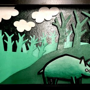 Diorama représentant un chien stylisé dans un paysage vert avec arbres graphiques et ciel nuageux, en acrylique sur bois