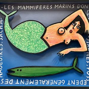 Figure hybride mi-femme mi-poisson en bois découpé sur fond bleu avec inscriptions, série Boîtes - 2024