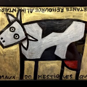 Figure de vache stylisée blanche en bois découpé sur fond doré avec inscriptions, série Boîtes.
