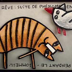 Chat stylisé courbé avec un oiseau en bois découpé sur fond clair avec texte sur le rêve, série Boîtes