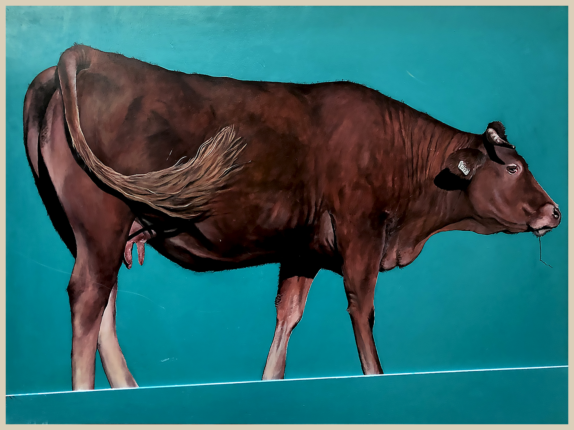 Peinture réaliste d’une vache brune sur fond turquoise uni, acrylique sur bois, série Vache icône